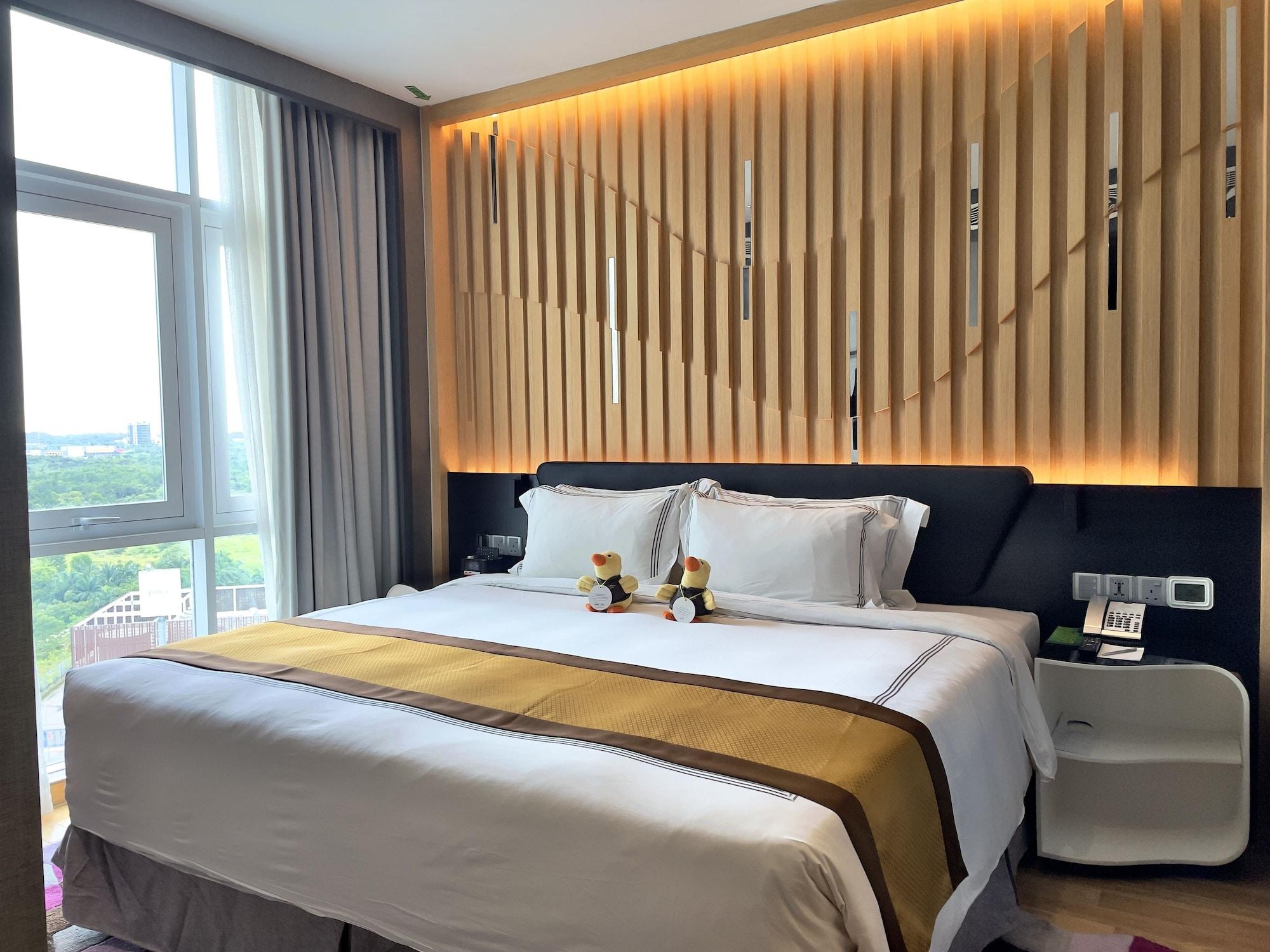 Fraser Place Puteri Harbour Nusajaya  Buitenkant foto A bedroom in a hotel