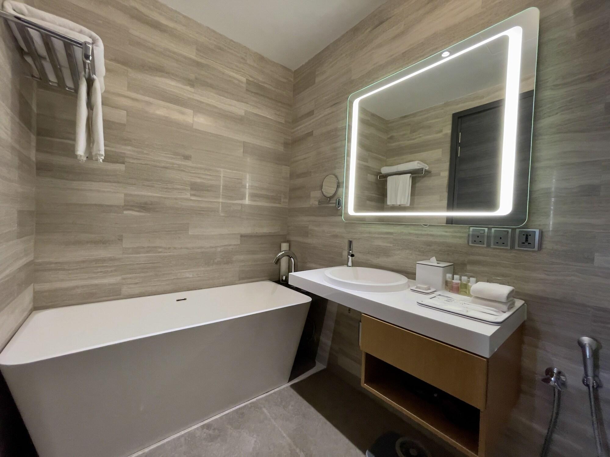 Fraser Place Puteri Harbour Nusajaya  Buitenkant foto Bathroom