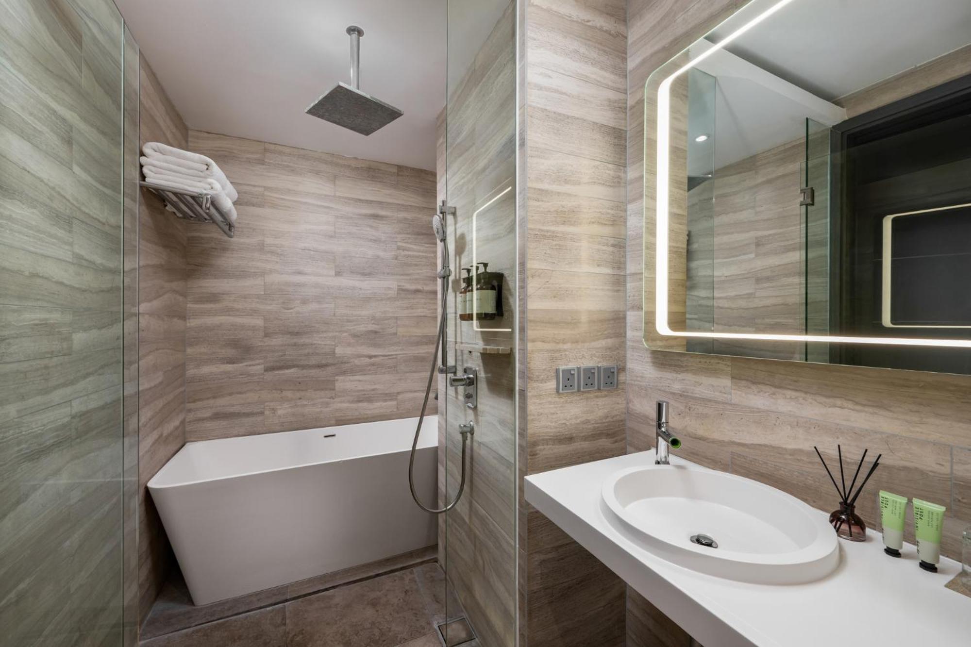 Fraser Place Puteri Harbour Nusajaya  Buitenkant foto Bathroom