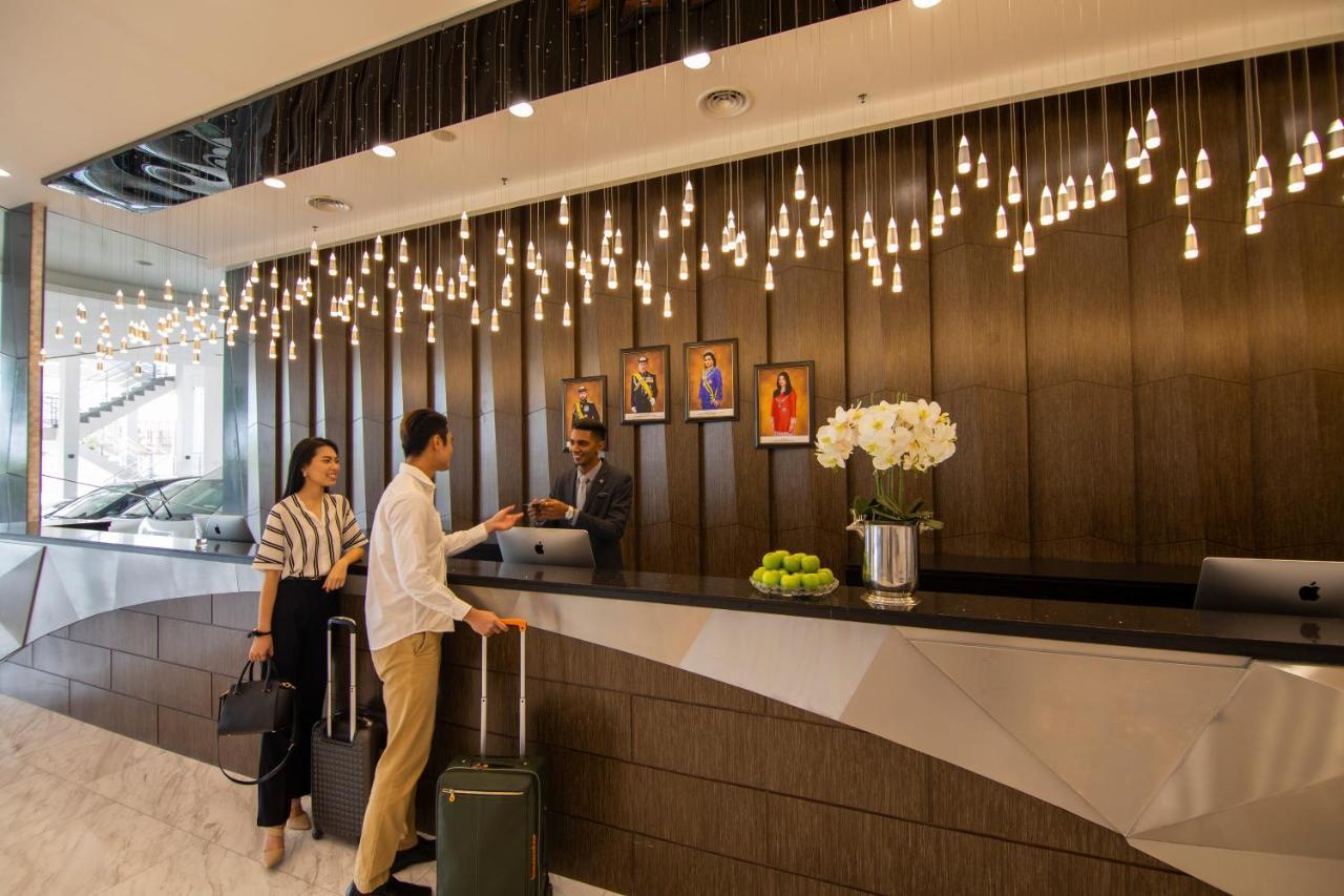 Fraser Place Puteri Harbour Nusajaya  Buitenkant foto The lobby of the hotel